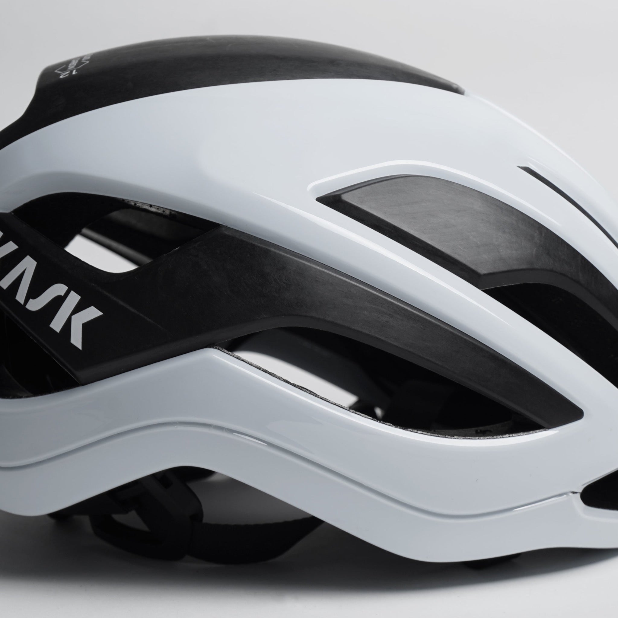 Cykelhjelm fra Kask. Model Elemento i farven Hvid.