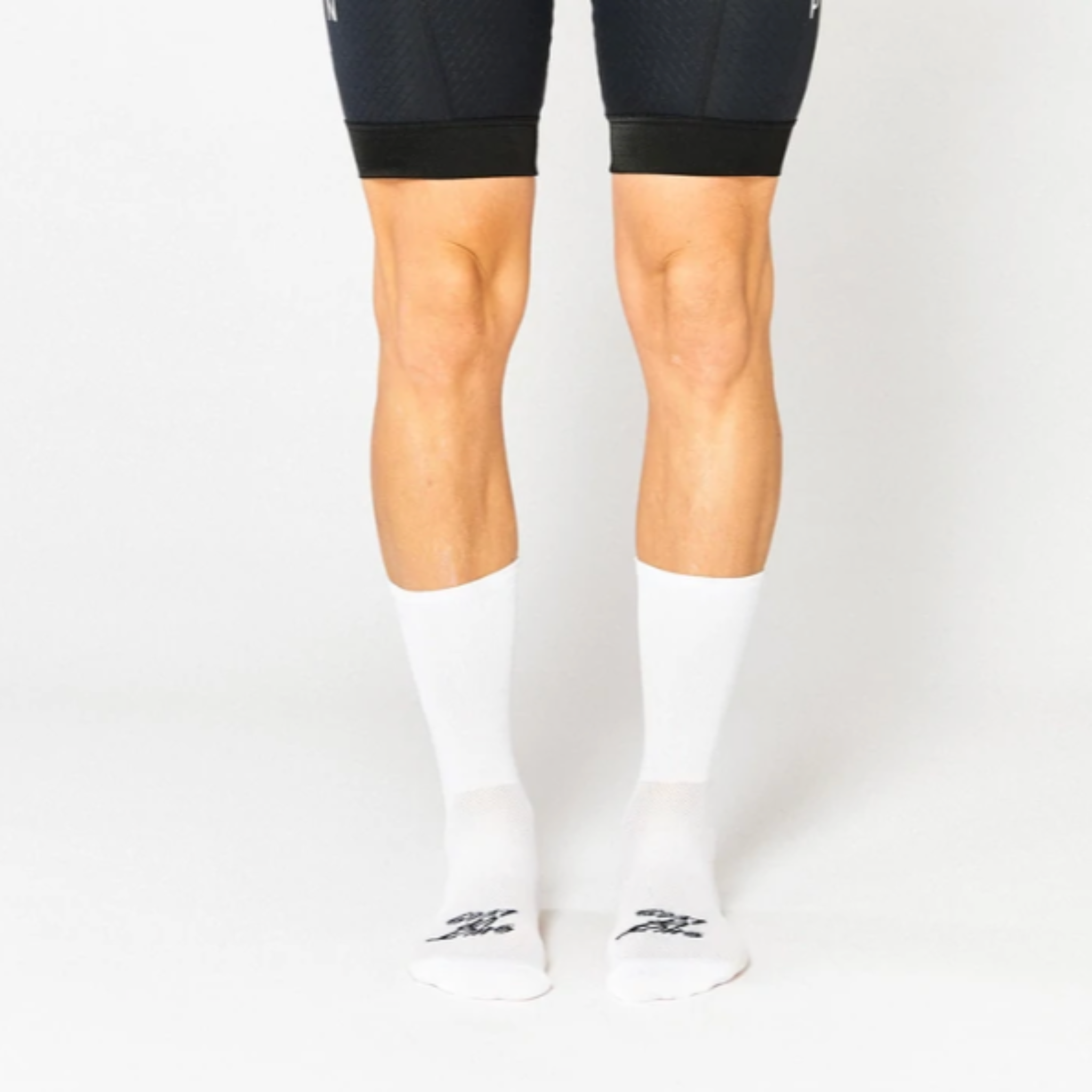 Fingers crossed cykelstrømpe. Hvid med sort tekst Shut up legs.